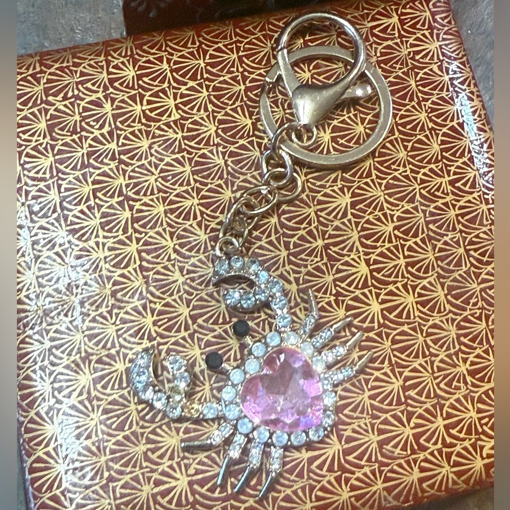 🌸4 for $10 NWOT Pink Crystal Crab Keychain